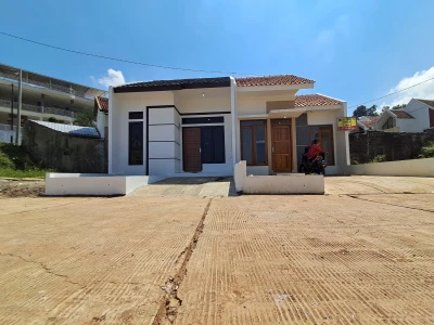 Rumah Kusen Kayu Jati – Estetika Elegan & Tahan Lama di Bandung Timur