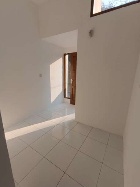 Rumah Pinggir Jalan Bebas Sita, Cicilan Flat di Bandung Timur-9