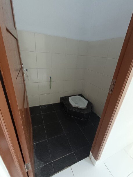 Rumah Pinggir Jalan Bebas Sita, Cicilan Flat di Bandung Timur-6